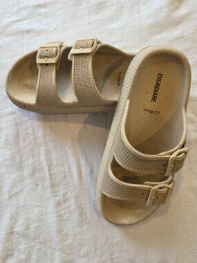 Womens Cushionaire sandals size 9